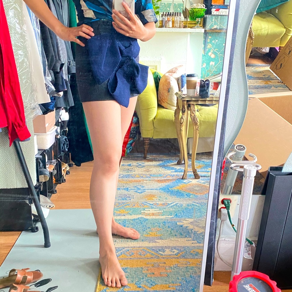 [SOLD] Miu Miu Elastic Waist mini skirt with bowknock